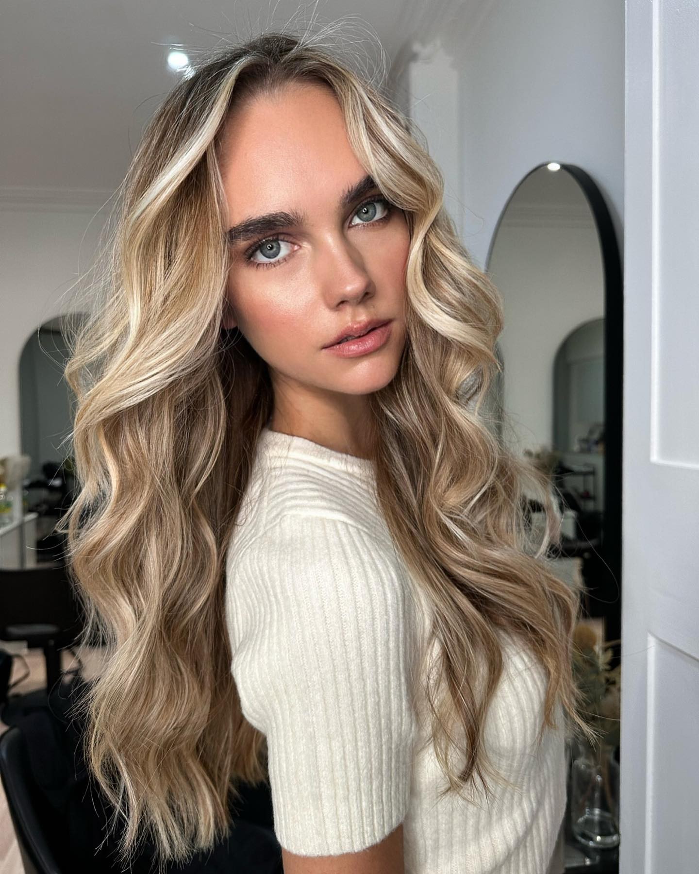 Beige Blonde Glow