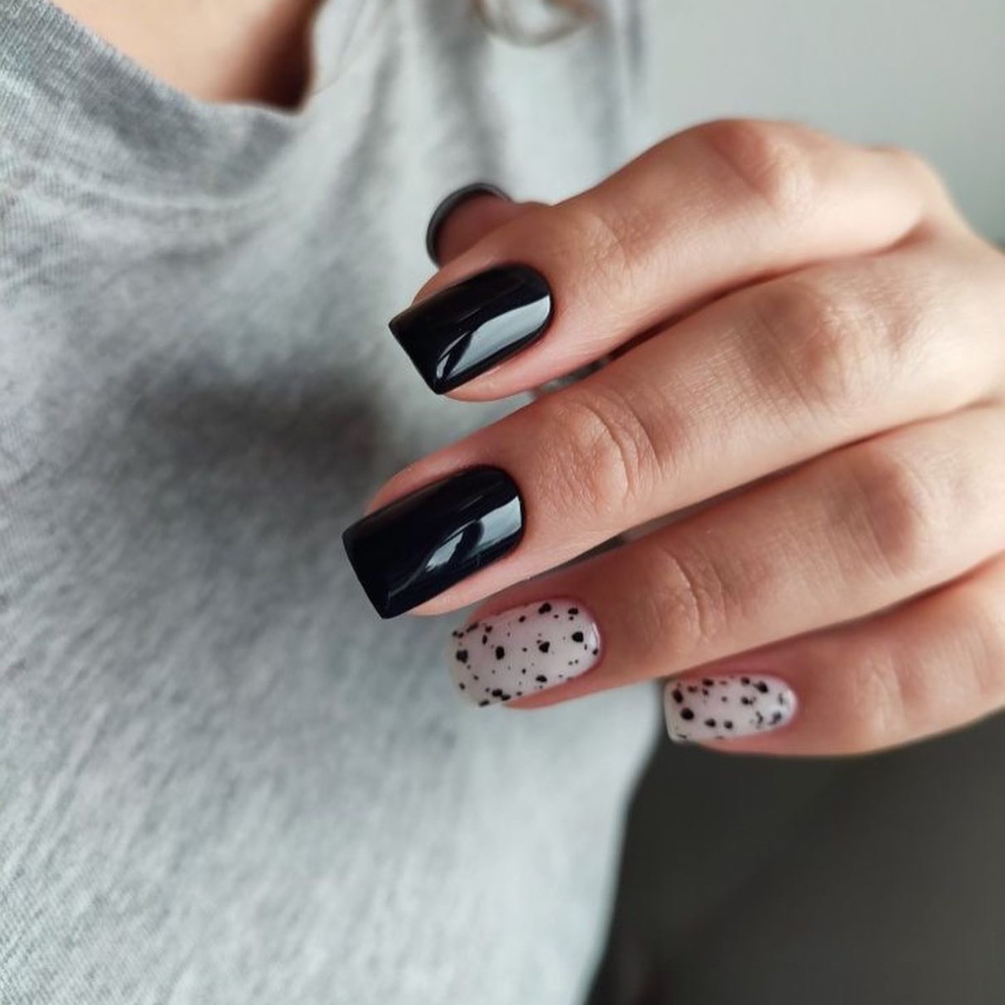 Glossy Black with Speckled White Accent