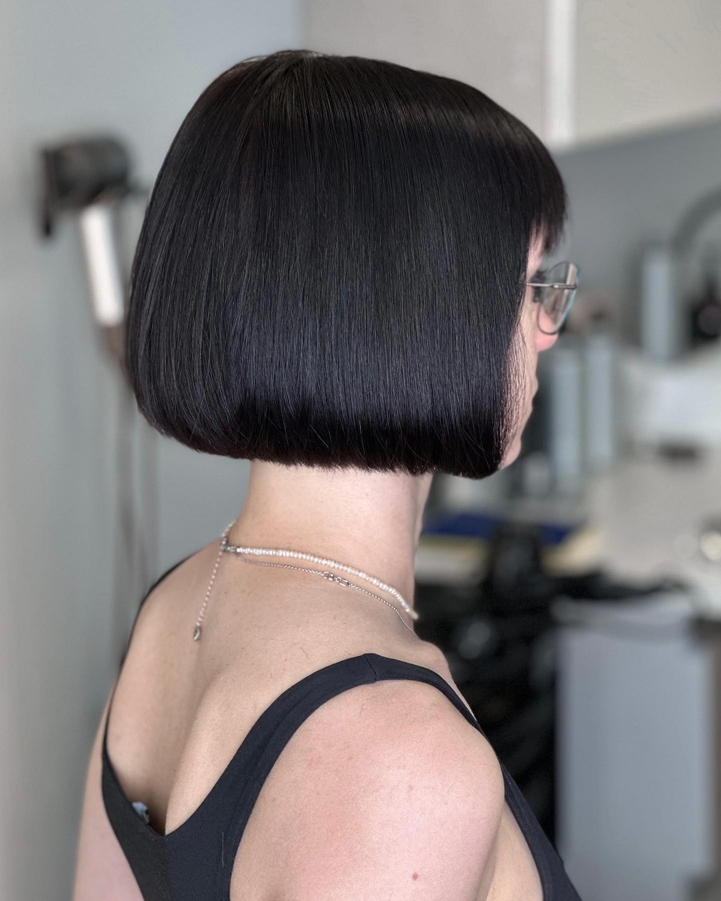 Precision and Shine: The Sleek Bowl Cut