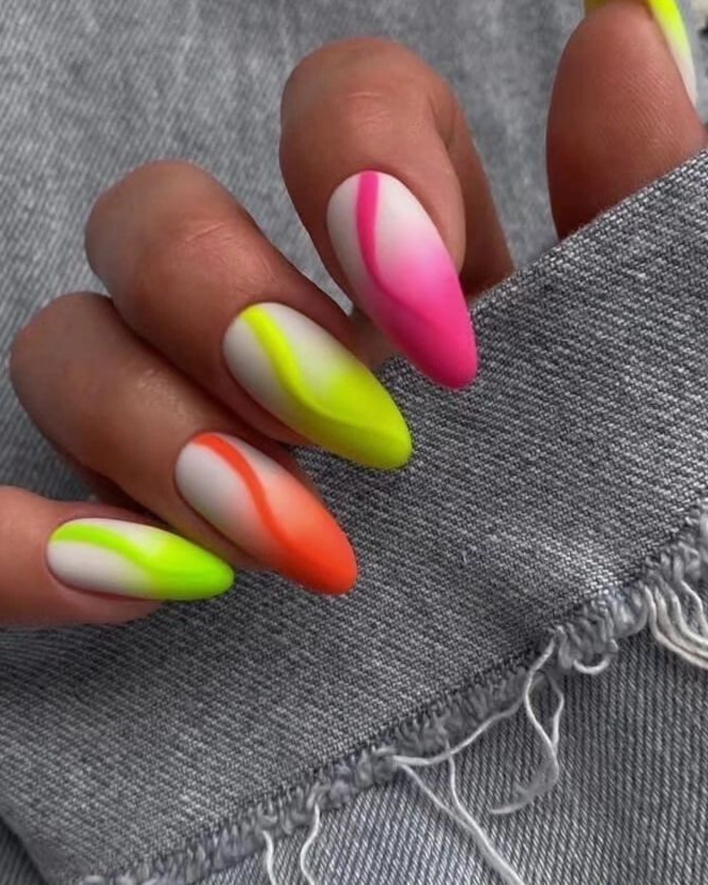 Neon Multicolor Waves