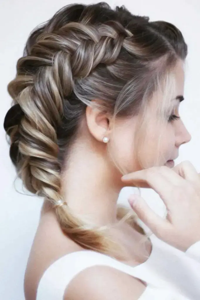 The Elegant Side Braid