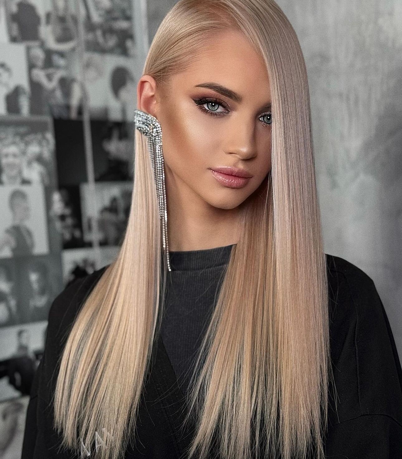 Long Blonde with Sleek, Straight Ends