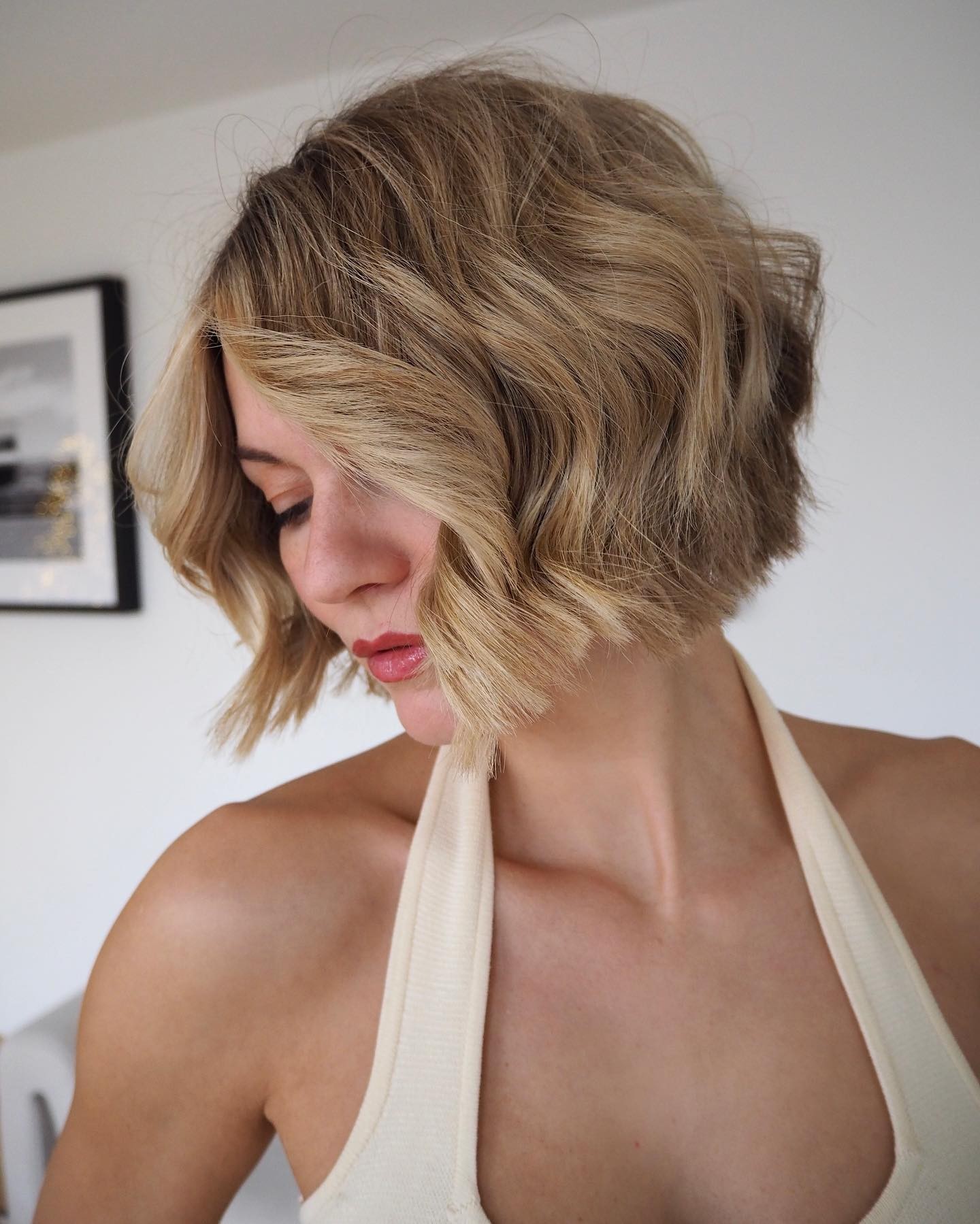 The Textured Honey Blonde: Effortlessly Chic