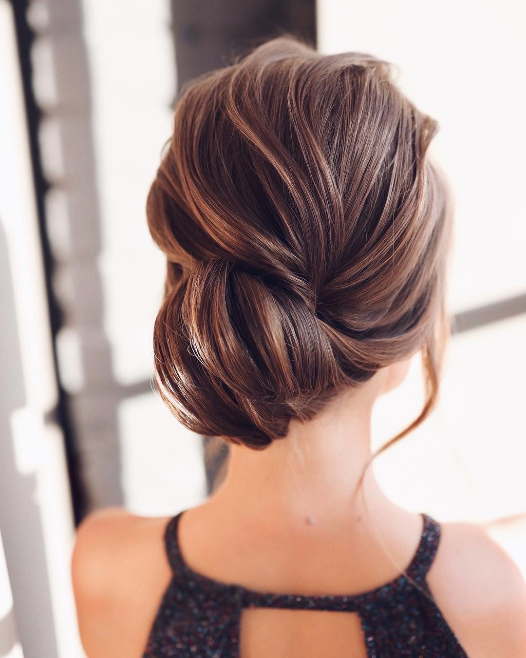 Brunette Elegance: A Sleek Twist