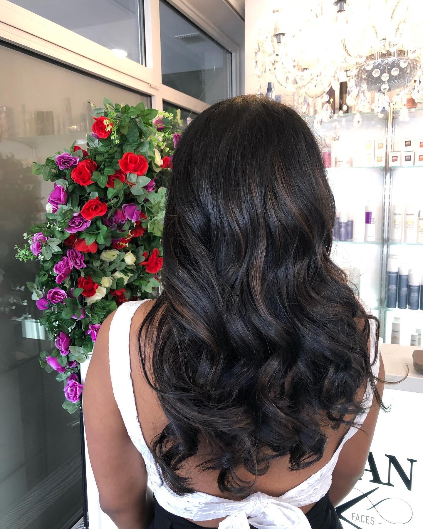 Elegant Waves with Subtle Highlights