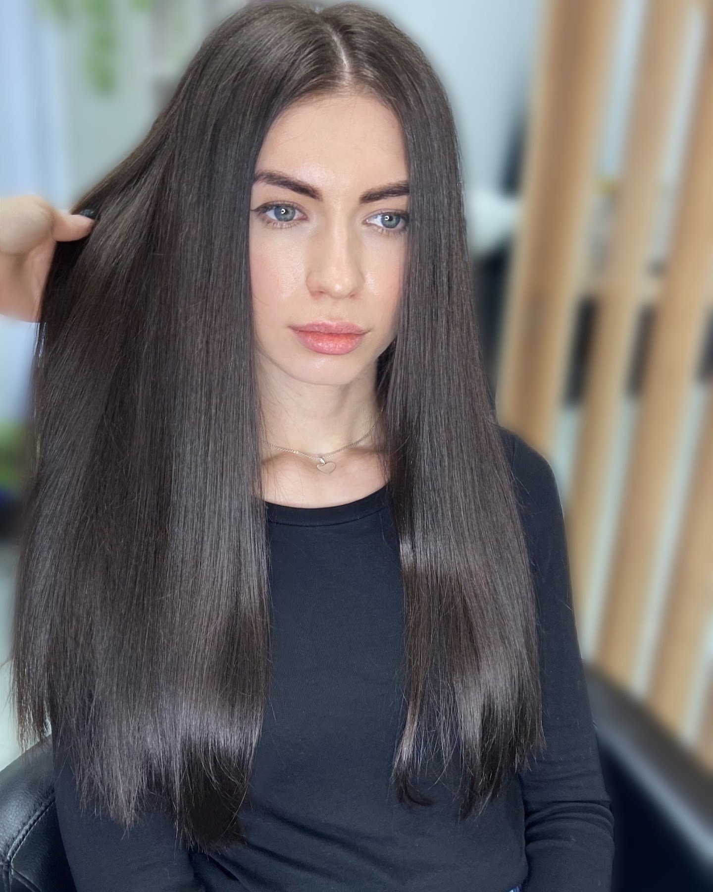 Sleek Straight Hair with Subtle Highlights