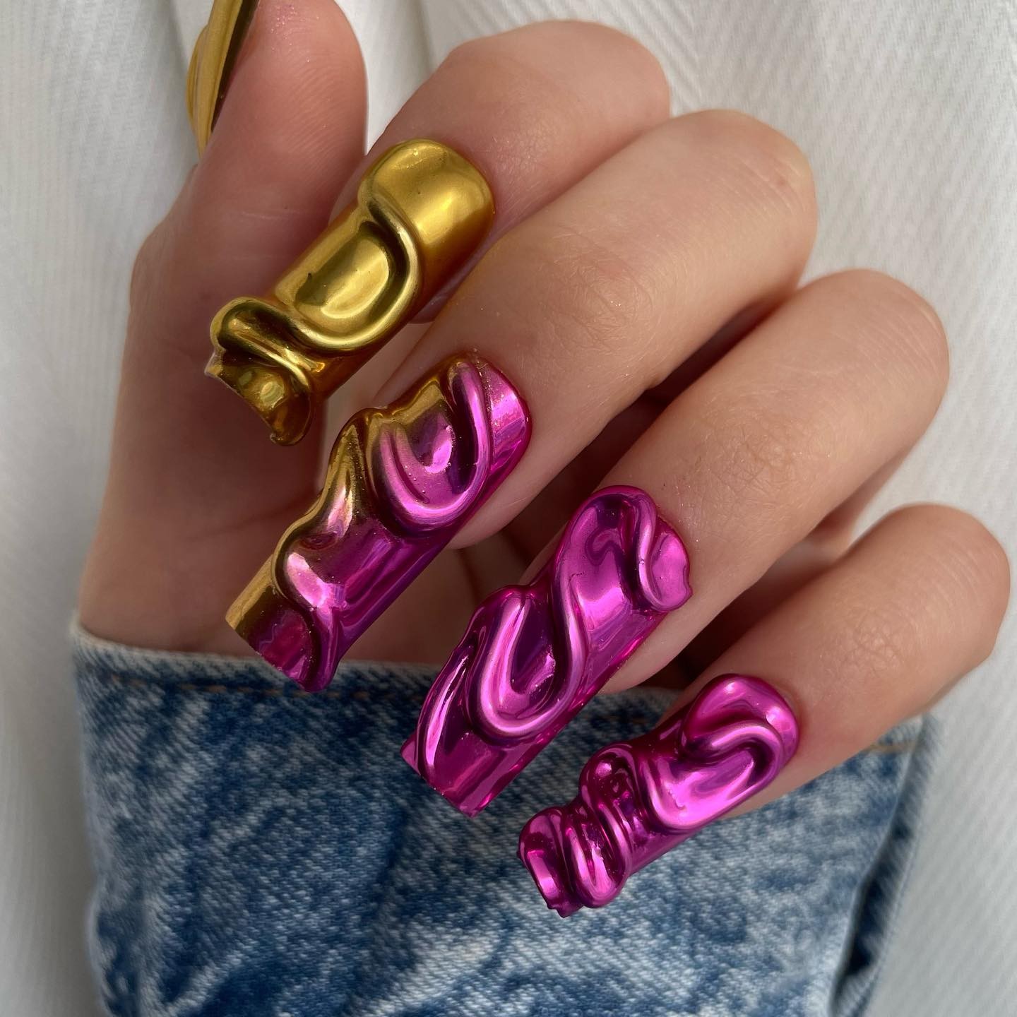 Metallic Wave Nails