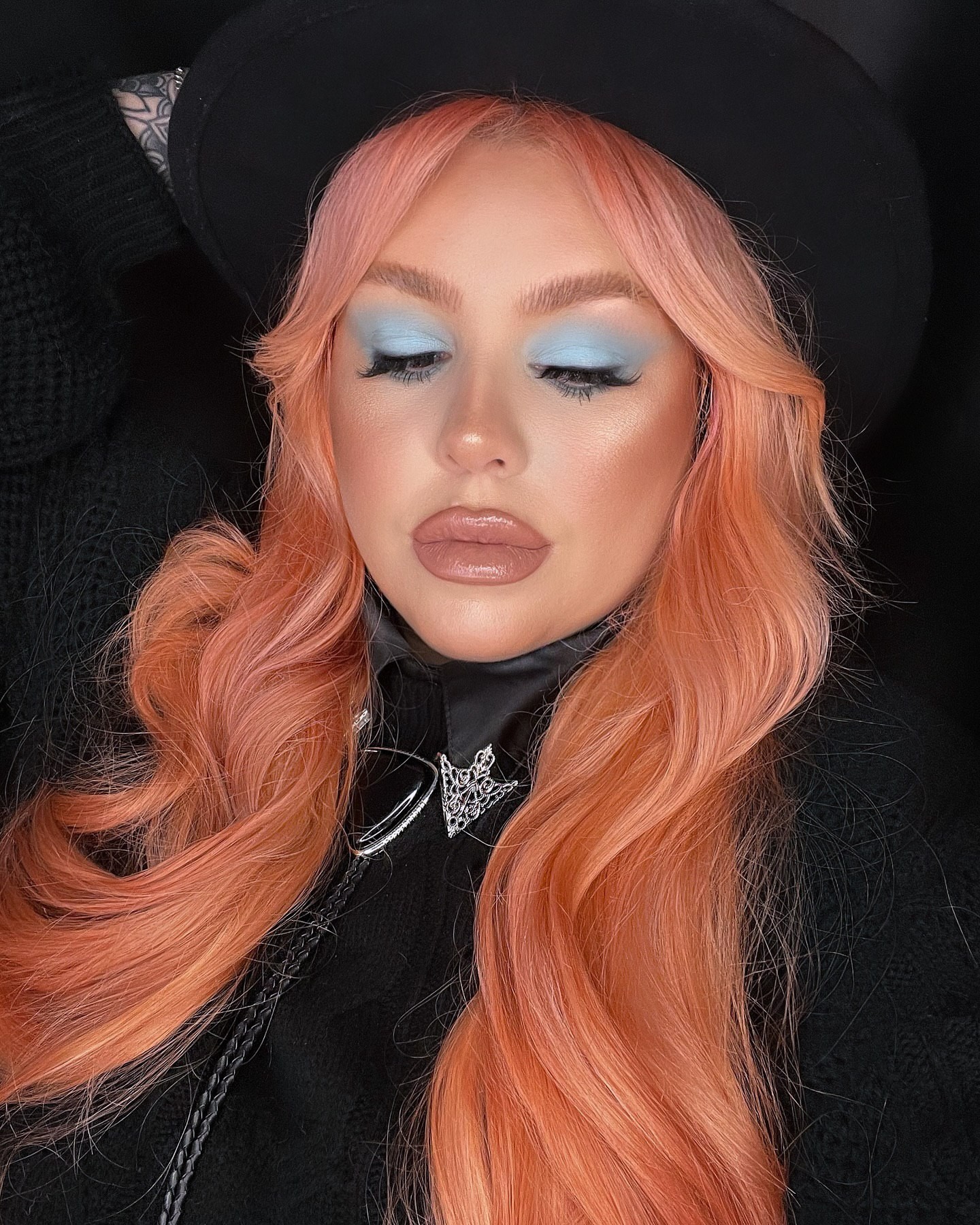 Peachy Waves and Dreamy Eyeshadow