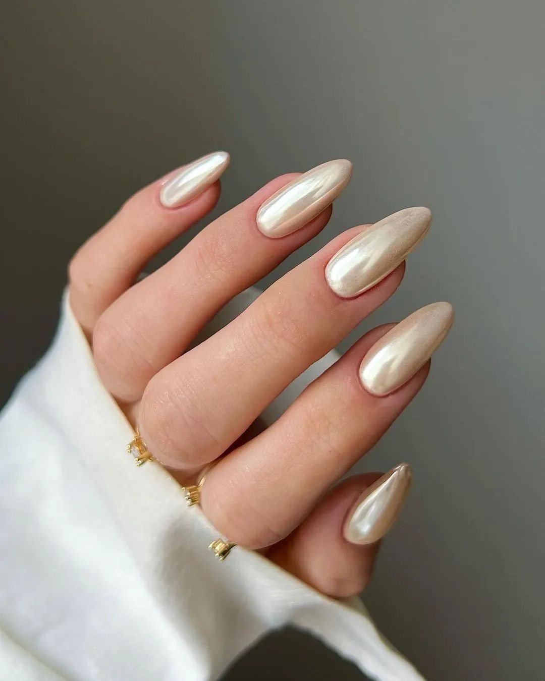 The Golden Glow: Almond Nails’ Creamy Radiance