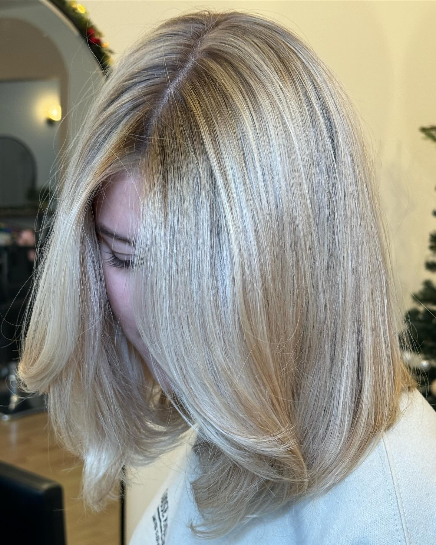 Subtle and Chic Blonde Bob