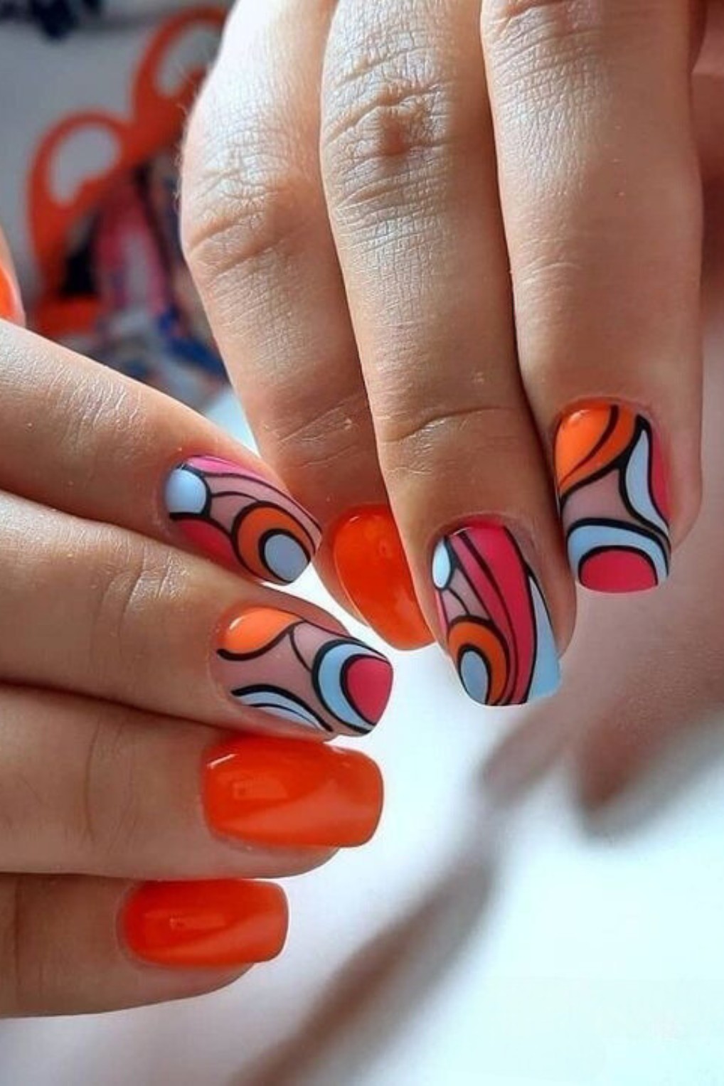 Groovy Waves: A Nostalgic Twist on Short Nails