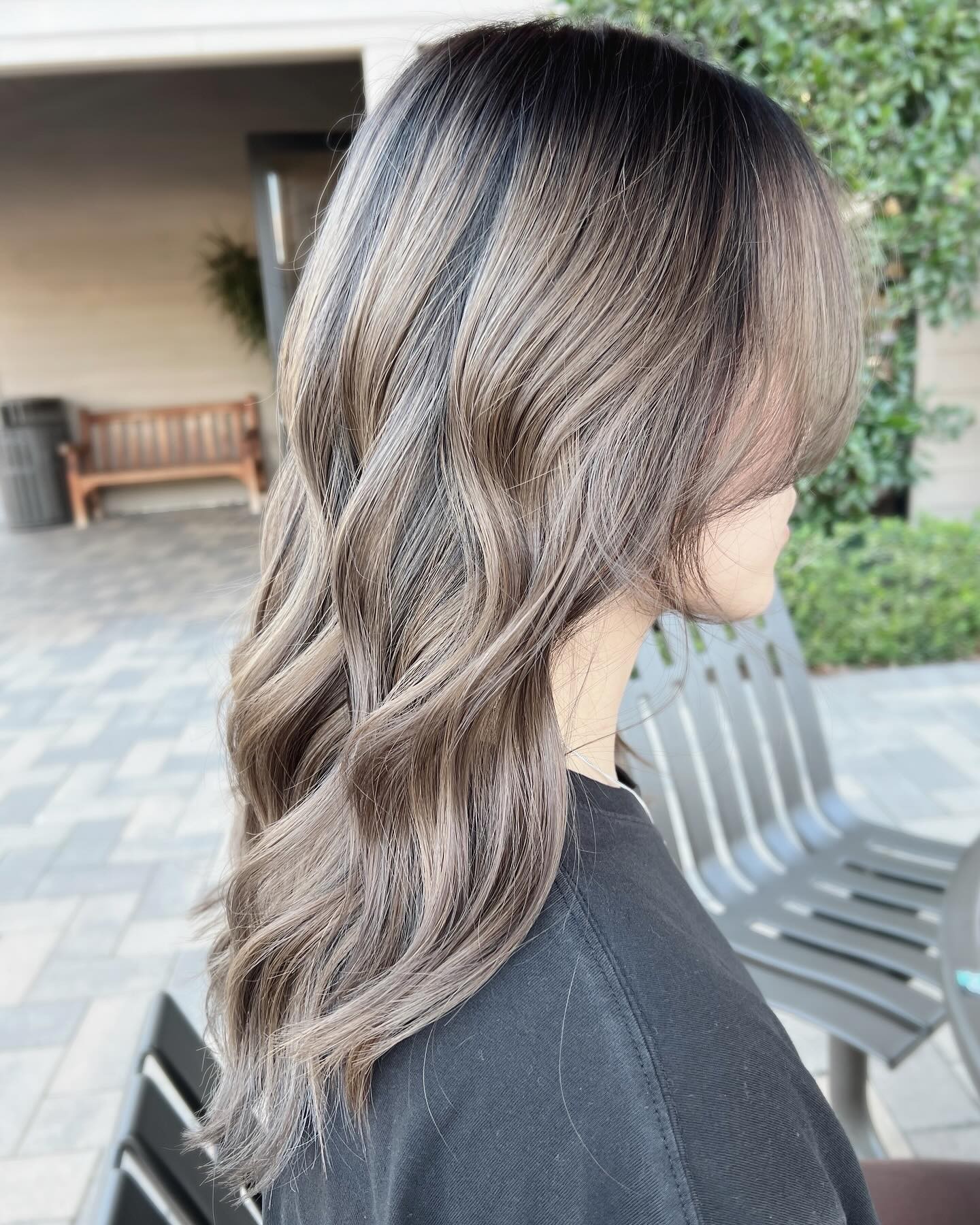 Trendsetting Textures: Ash Brown with Dynamic Highlights