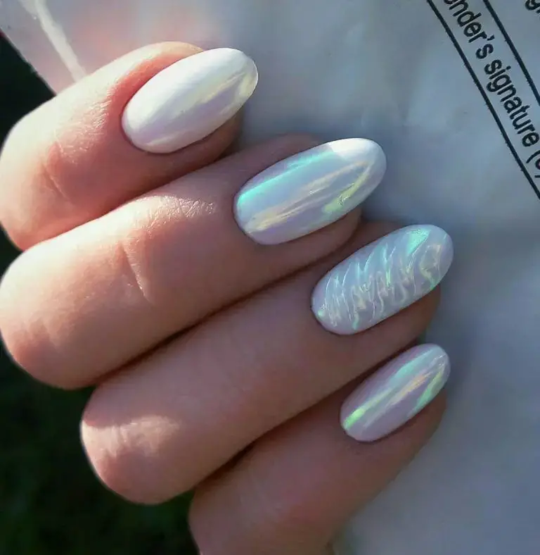 Holographic Waves on a White Canvas